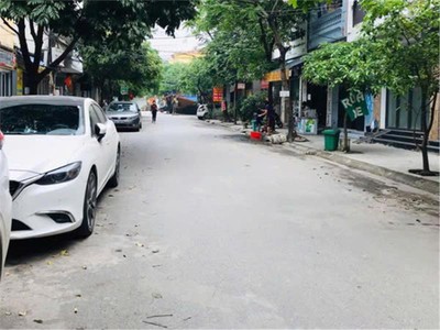 Mặt phố bồ đề dtích 240m,3 tầng,mt 6m,đg ô tô tránh,sân vườn,gara,kdoanh,giá 49.x tỷ 0