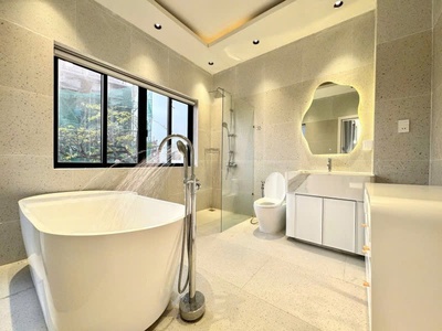 Villa lô góc ,hồ bơi - ngay cổng sân bay - giá 22 tỷ . 2