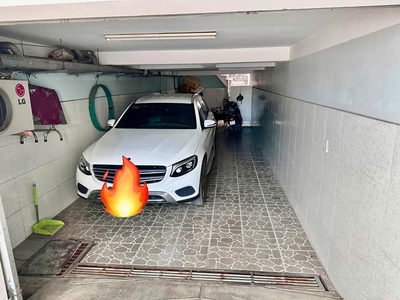 Cho thuê nhà mặt tiền 1 hầm 4 tầng lầu, ngay công viên Cao Đức Lân, nhà đẹp, đường thông 0