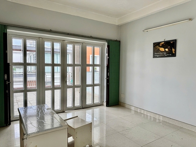 Cho thuê nhà mặt tiền 1 hầm 4 tầng lầu, ngay công viên Cao Đức Lân, nhà đẹp, đường thông 2