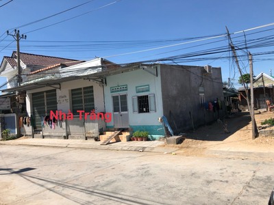 Cần bán nhanh lô đất tặng nhà cấp 4 tại Trung tâm thị trấn Vạn Giã 2