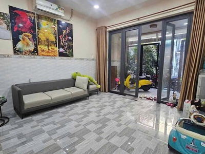 Nhà xinh 4,25mx19m hẻm 4m có sân xe cổng rào gần chợ chó trung mỹ tây 1