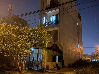 - đất nam hoà xuân, cạnh lô góc giao nhau hai đường 10,5m lề 5m, thông sang đảo kim cương và nối 3