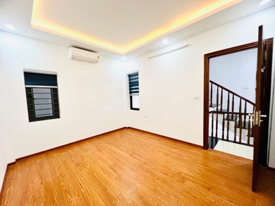 Bán nhà văn chương 20m2 x 5 tầng, ngõ to 4m, cực gần phố giá bán nhỉnh 3 tỷ 2