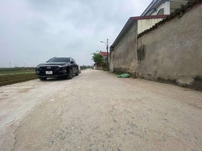 Bìa làng tt quang minh 90m giá 4x triệu.đường 8m ô tô tránh 2