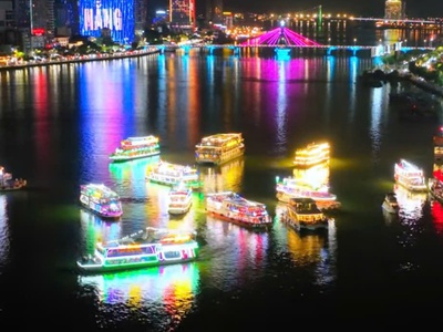 - đất nam hoà xuân, cạnh lô góc giao nhau hai đường 10,5m lề 5m, thông sang đảo kim cương và nối 0