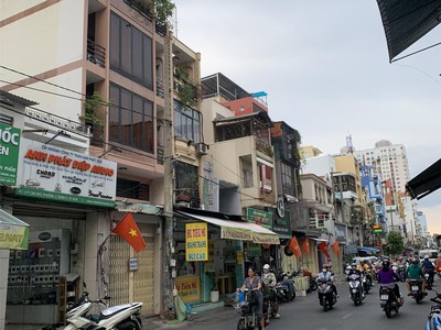 Nhỉnh 10tỷ- mặt tiền tt quận 5-39m2 4tầng ngay nguyễn biểu-cao đạt khu sầm uất kd đỉnh. 3