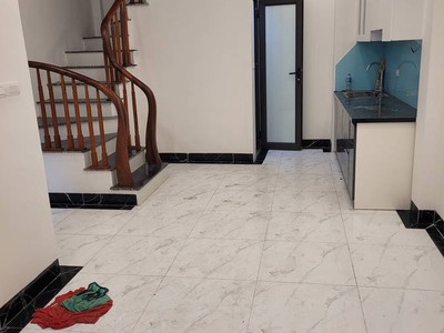 Nhà mới kính koong phúc lợi 31 m2,x 5 tầng,mặt tiền 4m,4.65 tỷ long biên. 4