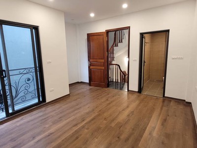 Nhà mới kính koong phúc lợi 31 m2,x 5 tầng,mặt tiền 4m,4.65 tỷ long biên. 2