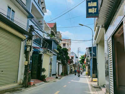 Bán đất đức thượng ,diện tích 80m2,mặt tiền 5.6m,trục chính ô tô tránh ,kinh doanh 1