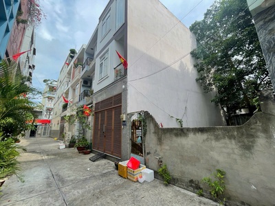 Hạ giá 400tr  nhà cấp 4 quốc lộ 13, p26, bt -  4,1 x 14m, nh 4,5m  - cpxd 5 tầng - giá bán 7.1 tỷ 0