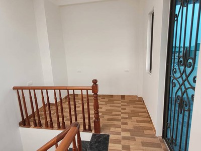 Nhà mới kính koong phúc lợi 31 m2,x 5 tầng,mặt tiền 4m,4.65 tỷ long biên. 3