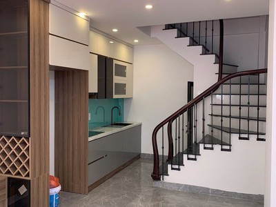 Nhà đẹp - ở ngay - một nhà ra ô tô phố  kẻ tạnh 30 m2,x 5 tầng, mặt tiền  3.6m, 5.75 tỷ long biên. 2