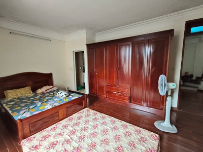 Nhà như biệt thự, ô tô vào, dân trí cao, yên tĩnh, sống lý tưởng, phù hợp kinh doanh văn phòng, giá 2