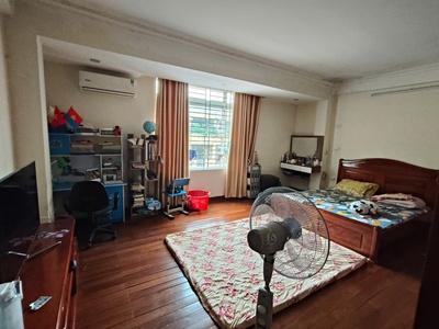 Nhà như biệt thự, ô tô vào, dân trí cao, yên tĩnh, sống lý tưởng, phù hợp kinh doanh văn phòng, giá 1