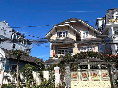 Cho thuê villa 5 phòng ngủ đường triệu việt vương p3 22tr/tháng 2