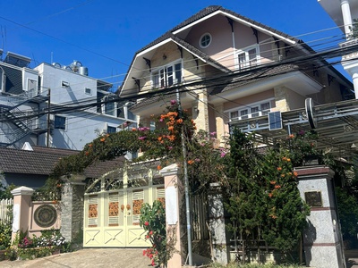 Cho thuê villa 5 phòng ngủ đường triệu việt vương p3 22tr/tháng 4