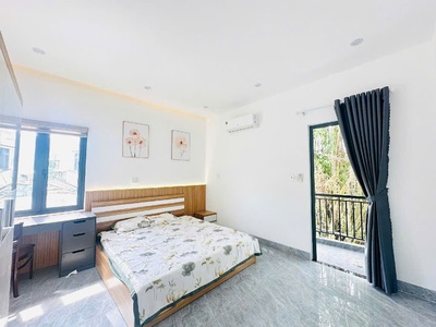 Cần bán nhà lô góc siêu thoáng 100m2- full nội thất- dọn vào ở ngay- chỉ 3,x tỷ 2