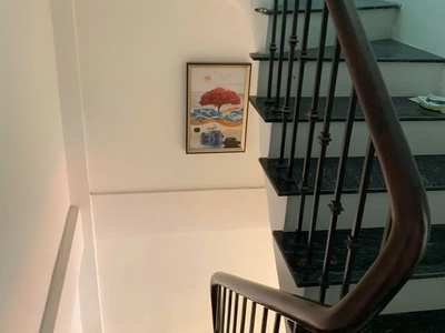 Nhà đẹp - ở ngay - một nhà ra ô tô phố  kẻ tạnh 30 m2,x 5 tầng, mặt tiền  3.6m, 5.75 tỷ long biên. 3