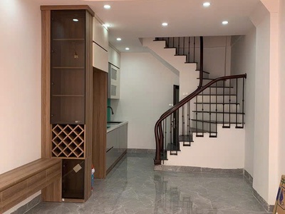 Nhà đẹp - ở ngay - một nhà ra ô tô phố  kẻ tạnh 30 m2,x 5 tầng, mặt tiền  3.6m, 5.75 tỷ long biên. 4