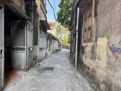 Cần bán 50,1m2 nhà cấp 4 ngõ 197 Phúc Lợi. Cách 20m ra đường thông ô tô, gần chợ   trường các cấp 2