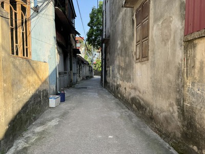 Cần bán 50,1m2 nhà cấp 4 ngõ 197 Phúc Lợi. Cách 20m ra đường thông ô tô, gần chợ   trường các cấp 3