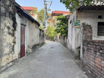 Cần bán 50,1m2 nhà cấp 4 ngõ 197 Phúc Lợi. Cách 20m ra đường thông ô tô, gần chợ   trường các cấp 4