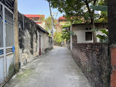 Cần bán 50,1m2 nhà cấp 4 ngõ 197 Phúc Lợi. Cách 20m ra đường thông ô tô, gần chợ   trường các cấp 5