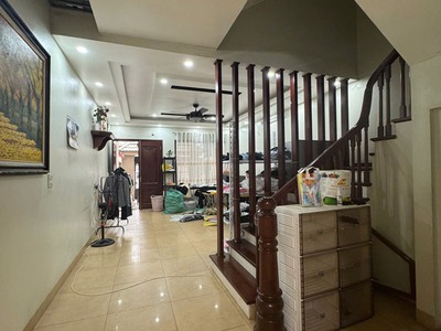 Cần bán 98,2m2 nhà 4,5 tầng mặt phố Nguyễn Văn Hưởng. Vị trí đẹp, ô tô tránh, vỉa hè, kinh doanh 2