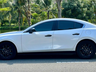 Bán xe Mazda 3 Luxury 1.5 AT 2024, màu trắng. 2