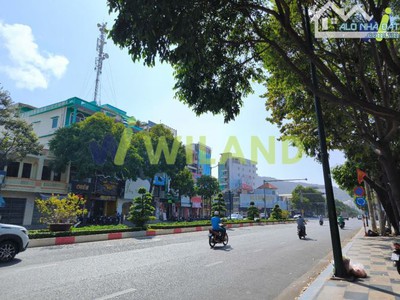 Bán Nhà Mặt Tiền Lê Hồng Phong, Phường 3, Diện tích   92.5m , 1 trệt 5 lầu Giá 21 Tỷ 0