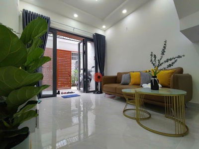 Bán nhà mới xây, nở hậu, 2 tầng, 3.1x14m,có  sân rộng trước nhà để oto, chỉ hơn 4 tỷ 2