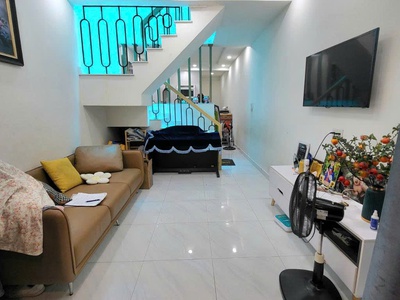 Bán nhà mới xây, nở hậu, 2 tầng, 3.1x14m,có  sân rộng trước nhà để oto, chỉ hơn 4 tỷ 3