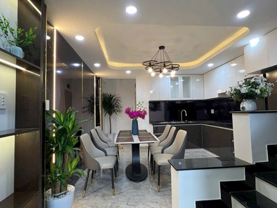Nhà 4 lầu xe hơi ngay ngã tư ga q12  quá đẹp  giá rất tốt luôn 1