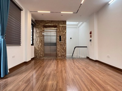 Kinh doanh vô địch, mặt phố cốm vòng - duy tân 60/70m2 - 7t thang máy, 36 tỷ 0
