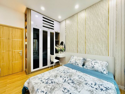 Nhà đẹp quá  3pn, nội thất đẹp, khu vực sầm uất, ra sân bay gần xịch 3