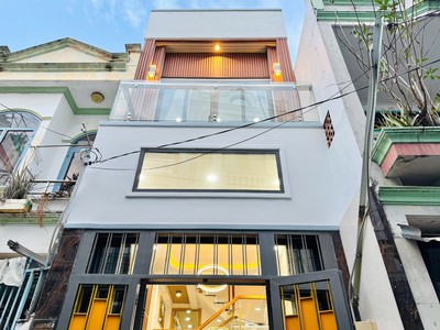 Nhà đẹp quá  3pn, nội thất đẹp, khu vực sầm uất, ra sân bay gần xịch 4