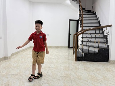 Bán nhà quan nhân 35m 6t mt4,3 thang máy giá nhỉnh 9ty còn thương lượng  5m ra ô tô 4
