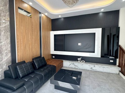 Bán nhà nguyễn văn cừ, long biên, thang máy, full nội thất, 20m ra ô tô tránh, 6 tầng. 0