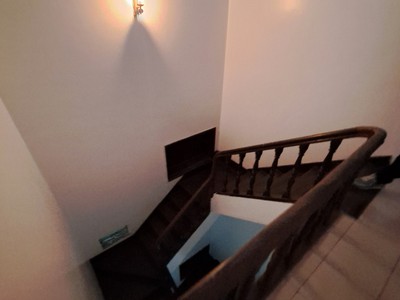 Cho thuê nhà ngõ 31 phố Trần Quốc Hoàn. Diện tích 65m2 x 4 tầng mặt tiền 5m, ô tô đậu cửa 5