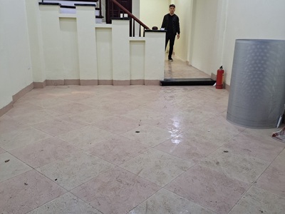 Cho thuê nhà phân lô ngõ 1 phố Phạm Tuấn Tài. Diện tích 55m  x 5 tầng mặt tiền 4m 0
