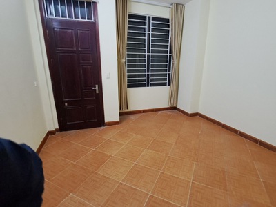 Cho thuê nhà phân lô ngõ 1 phố Phạm Tuấn Tài. Diện tích 55m  x 5 tầng mặt tiền 4m 1