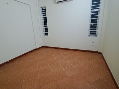 Cho thuê nhà phân lô ngõ 1 phố Phạm Tuấn Tài. Diện tích 55m  x 5 tầng mặt tiền 4m 2