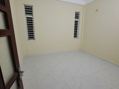 Cho thuê nhà phân lô ngõ 1 phố Phạm Tuấn Tài. Diện tích 55m  x 5 tầng mặt tiền 4m 3