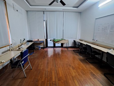 Cho thuê nhà phân lô ngõ 61 phố Phạm Tuấn Tài. Diện tích 70m2 x 5 tầng có điều hòa, đường rộng 4