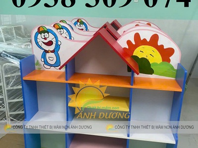 Giá để đồ chơi và học liệu mầm non, kệ gỗ cao su mầm non 2