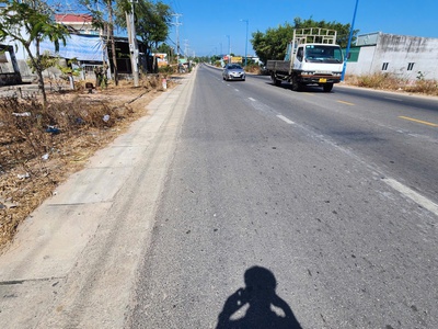 Bán 1000m2 đất tân bình, thị xã lagi chỉ 500 triệu sổ riêng đường 6m 4