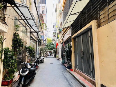 Bán nhà 2 tầng đẹp   tổ 14 mậu lương, hà đông   45m    ngõ ô tô vào tận nhà , 3