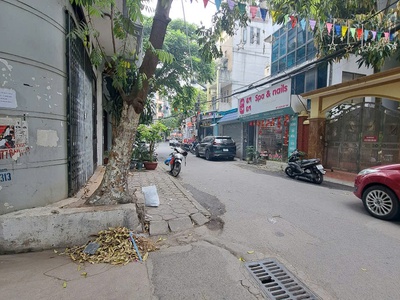 Cho thuê nhà mặt ngõ 210 đường Hoàng Quốc Việt, Dt 50m2 x 3,5 tầng lô góc, đường rộng 0