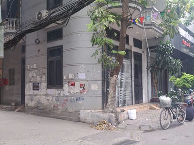 Cho thuê nhà mặt ngõ 210 đường Hoàng Quốc Việt, Dt 50m2 x 3,5 tầng lô góc, đường rộng 2